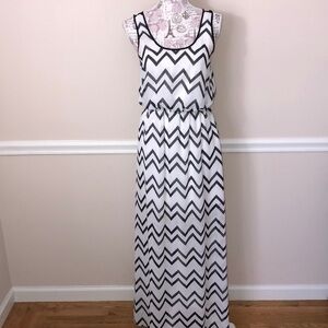 City Triangles White Maxi Dress Chevron M